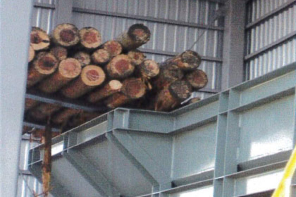 原料投入（リフト投入可能）の画像